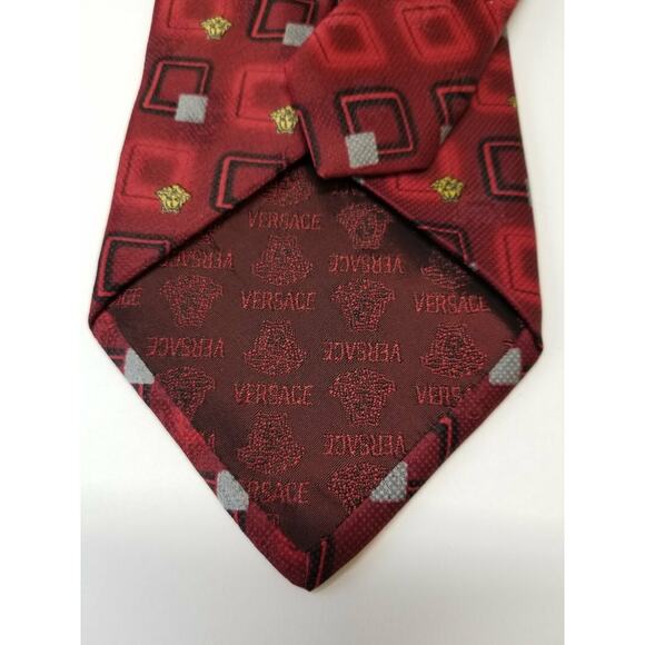 Gianni Versace Necktie Men’s Red Silk Squares Medusa Heads Luxury Designer Italy - Picture 5 of 7